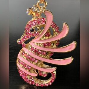 🪸 NWT! Pink Rhinestone & Enamel Seahorse Necklace